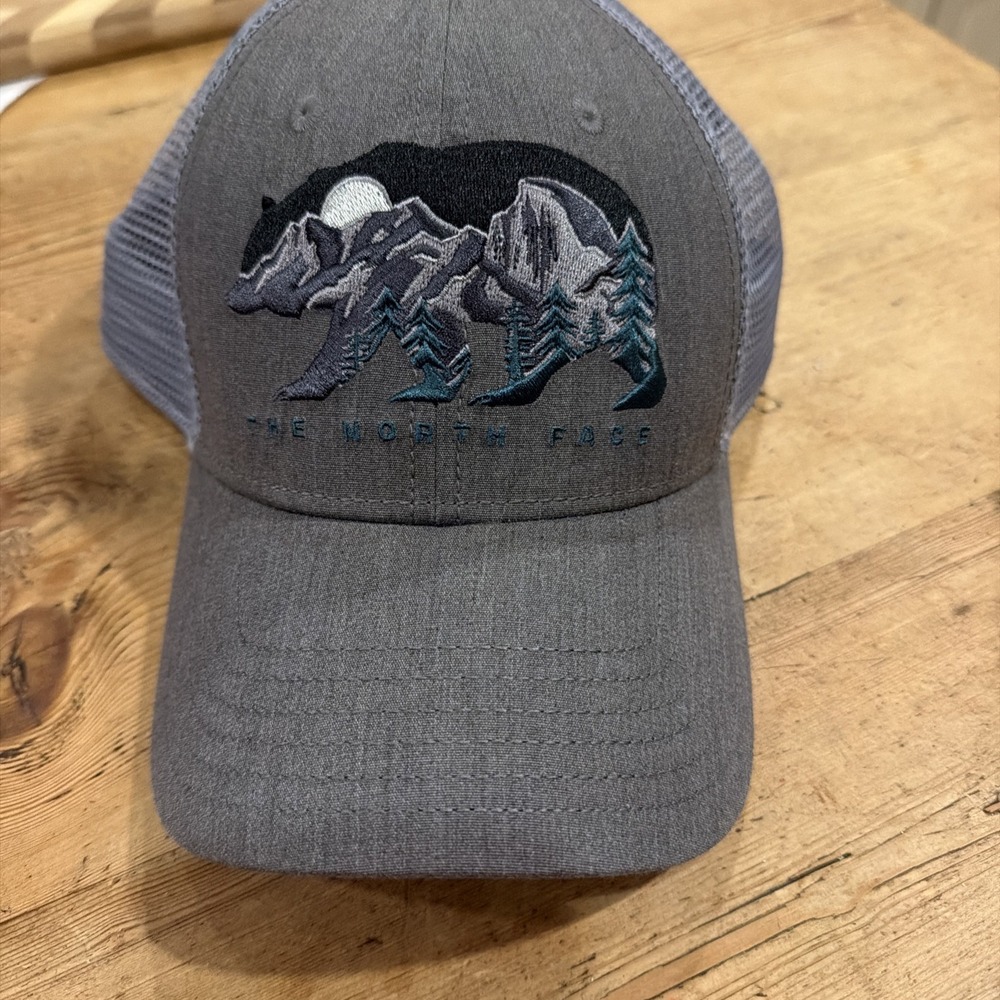 The North Face Bear SnapBack Hat OSFA Silver Black